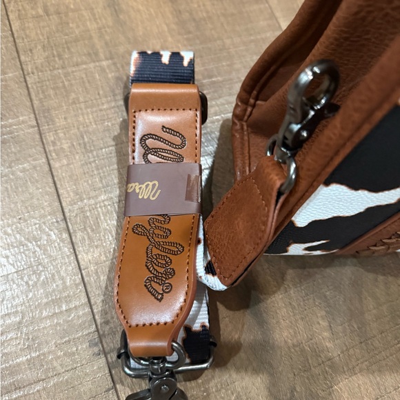 Wrangler Women's Cow Print Satchel - Black and White - Picture 5 of 5